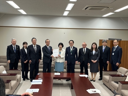 財務省での要請活動.JPG
