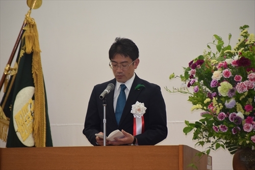 知事訓示を読み上げられる.JPG