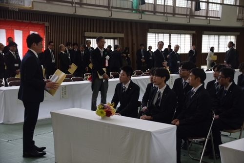 入学生へことばをかけられる.JPG