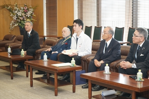 表敬の様子.JPG