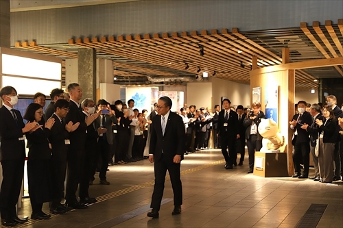 知事退庁式.JPG