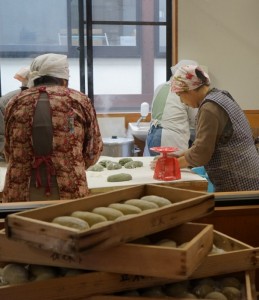 新上五島町でのかんころもち作りの風景