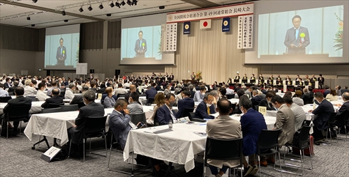 総会会場で挨拶を行う大石知事