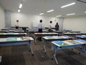 令和5年度愛鳥週間用ポスター原画コンクール審査会の様子