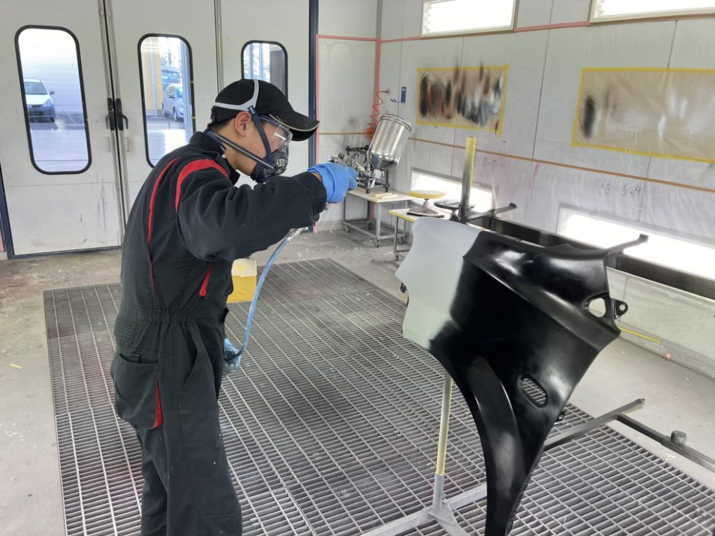 訓練風景の写真「塗装技術科」