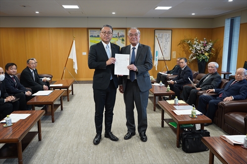 要請書手渡し_R