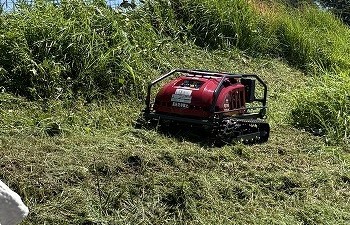 02-3_スマート農業（ラジコン草刈機）