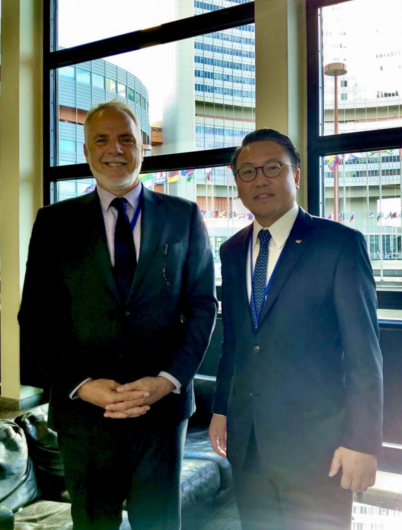 NGOクメント局長との面会の様子1