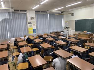 避難の様子（教室）