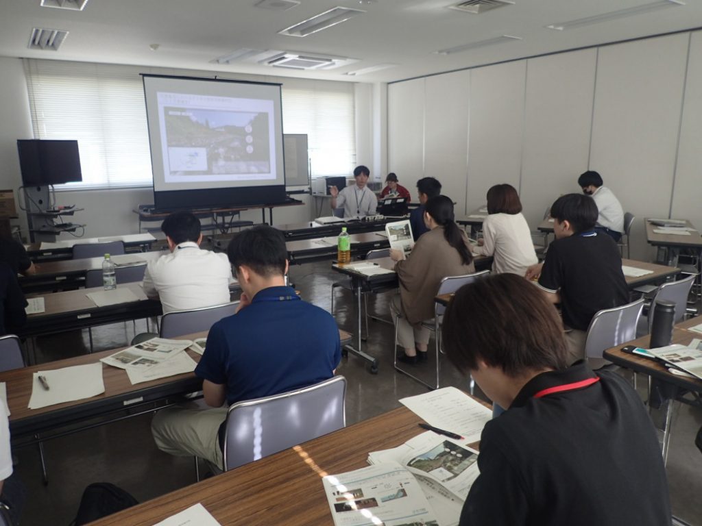 本庁河川課説明P5240041