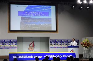 ①知事講演の様子_R