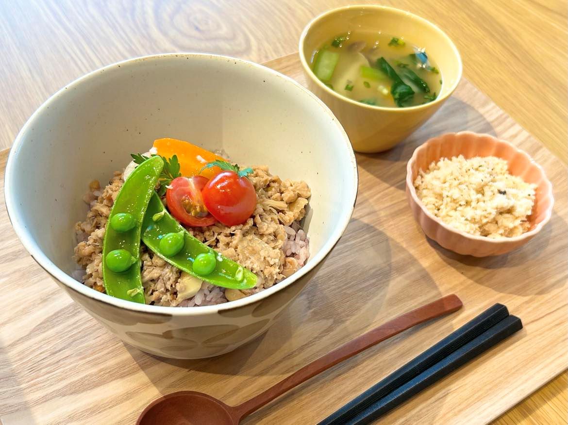totonoüセット：大豆ミートの醤油麹そぼろ丼