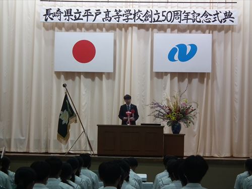 祝辞を述べる浦副知事①_R