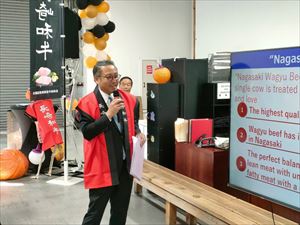 プロモーションする様子_R