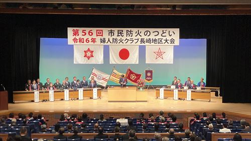 祝辞を述べる様子_R