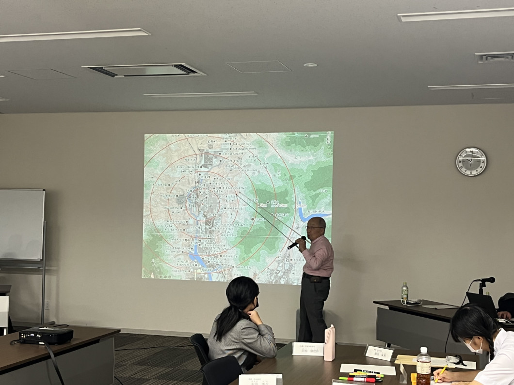 被爆体験講話を提供する三瀬氏