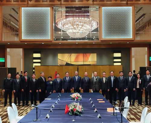 ベトナム集合写真_R