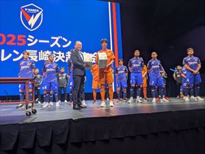 Ｖ・ファーレン長崎決起集会　チームへ差入れ_R