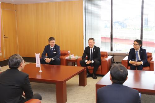 贈呈式の様子_R