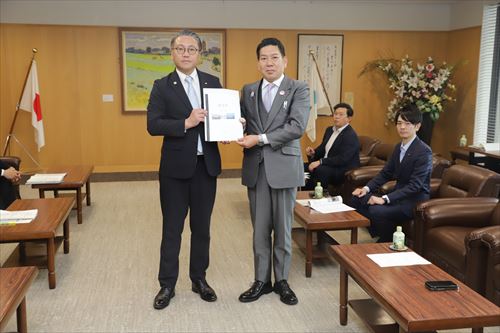 要望書の手渡し