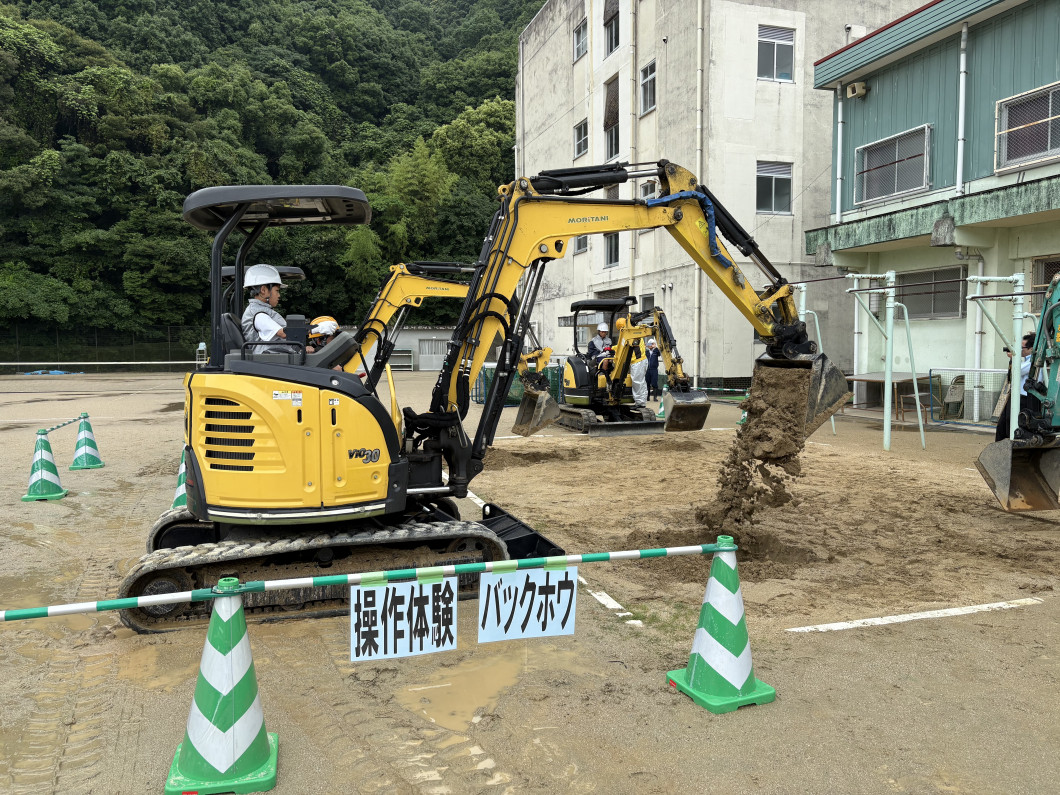 バックホウ試乗体験
