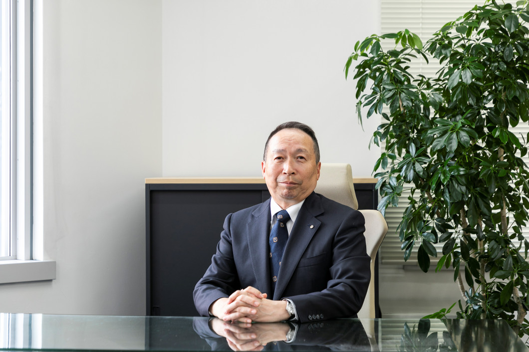 （新）社長写真_E8A2434