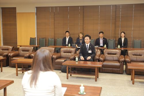 表敬訪問の様子_R