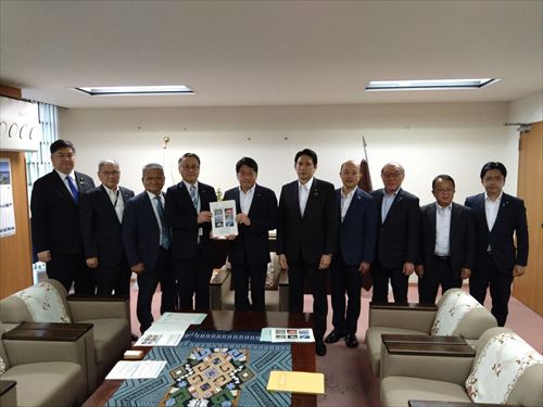 自由民主党　小野寺政務調査会長へ要望書を手交_R