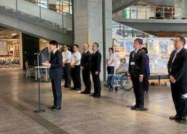 副知事が追悼の辞を述べる様子_R