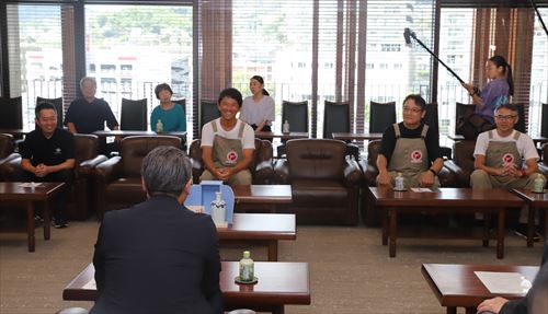 表敬訪問の様子_R