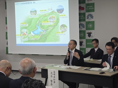 計画概要を説明する知事_R