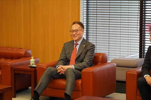 表敬訪問の様子_R